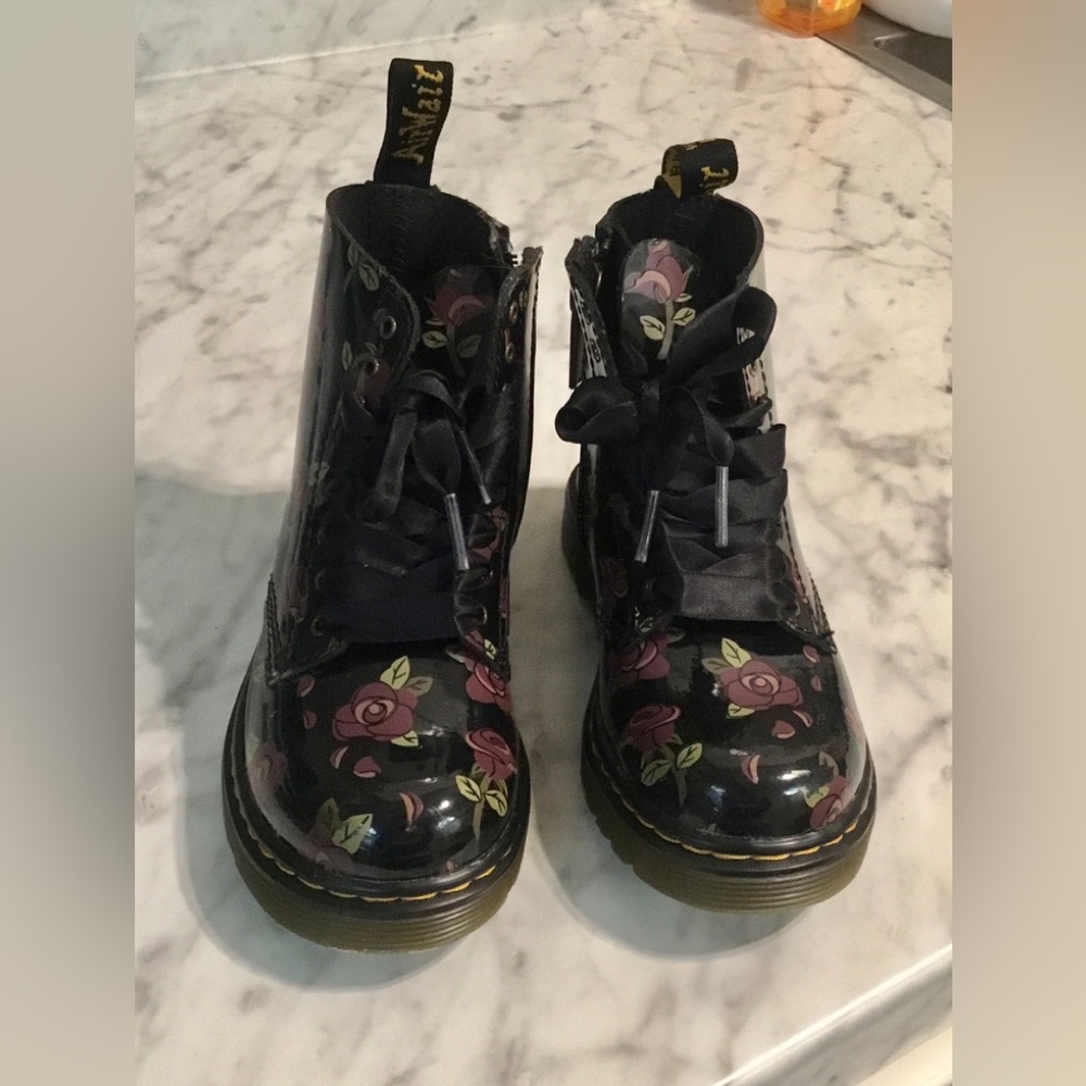 Dr. Martens Jr. 1460 Pascal T Decayed Rose Black Patent Lace-Up Boots - SZ 10